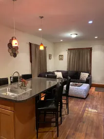 Cozy 4 Bedroom Home Accommodates 10 in Niagara USA - Image 2