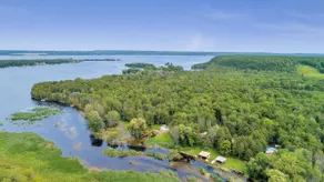 Cabane en rondins sur l'eau (front de mer) - Image 3
