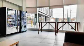 Contemporary/bright studio in the heart of Oshawa! - Image 3