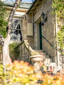 Gracious living of a time gone by - warm inviting - Image 4