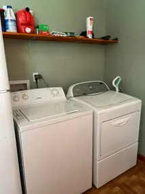 2 bedroom cabin with plenty of parking, RV hook up - Image 3