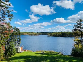 Lakefront Cottage Windsor with Hot tub - Image 2