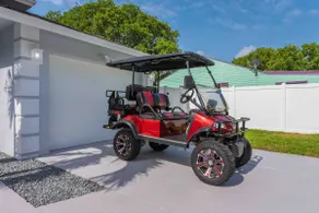 Downtown Splash / 4BR Pool/Golf Cart 5 mins to DT - Image 3