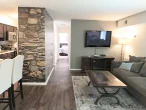 Eclipse-Central Raleigh Condo 2bed/1.5 bath - Image 2