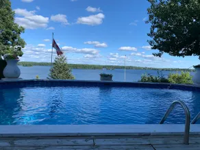 Lakefront cottage with outdoor pool - Image 2