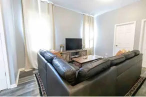 Great Location. 5min to McCormick Place. Downtown - Image 4