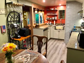 Hidden Hill - Cozy Downtown Cottage with Hot Tub!! - Image 5