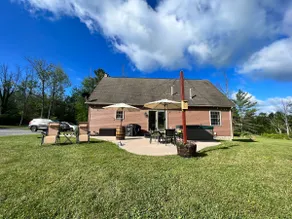 Private FLX Lodge: Hot Tub, Pond, Dogs Friendly - Image 2