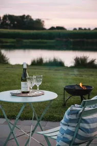 Charming Waterfront Cabin 1 + Outdoor bath - Image 4