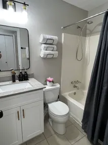 King bed! Clean! No steps! Spacious! - Image 4