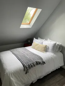 Adorable Studio Apt in the Treetops of Beechmont - Image 5
