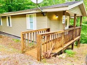 The Jolly Otter, Waterfront Getaway on Lake Malone - Image 2