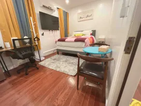 Perfect private suite in the city center, 10 minutes from the airport, welcome home! - Image 3
