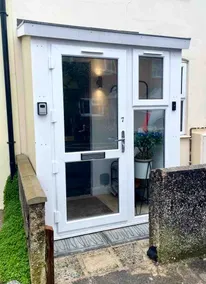 Renovated Home near Salisbury Centre & Nearby Parking - Image 2