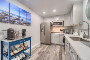 Modern comfort,private entry, 1 bdrm, kitchen, DIA - Image 3
