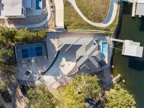 Luxury Lake House Private Pickleball Ct & Pool - Image 4