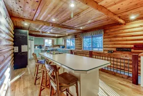 Luxury Log Retreat with hot tub. 2 miles to Town - Image 3