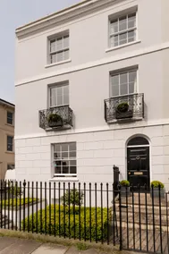 Georgian townhouse in famous Suffolks area - Image 2