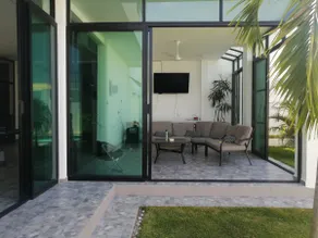 Beautiful White House - Image 5