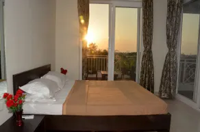 One Bedroom & Day Room @ Dona Paula 30 smt (202) - Image 2
