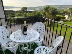 Kylemore Lakeview Retreat - Image 2