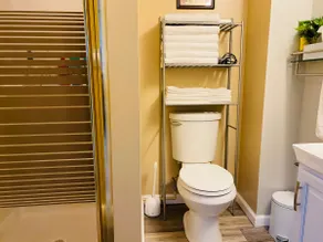 Your Comfy Home in Pittsburgh with King beds and free parking - Image 4