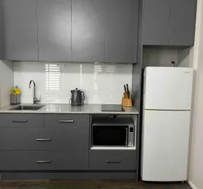 Stylish Merewether Suite with Free Parking (no. 1) - Image 4