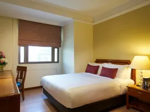 Lovely 3BR Apt in the Heart of Orchard Road - Image 3