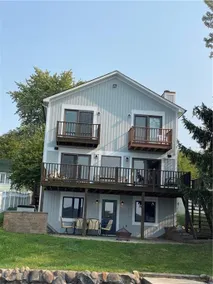 Gorgeous Lake Front House with Dock, 9 Bedroom & 4 Bathrooms - Image 4