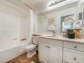Luxury 2BR 2BA Hotel-Style Apartment/Pool Near Irvine - Image 5