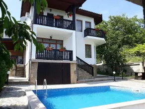 HOLLY - Quiet guest house with seaview and a pool - Image 3