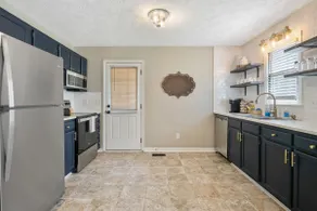 Modern 3 Bedroom and 2 Bath Retreat - Image 5