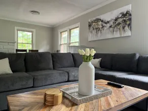 Modern Large Home 10 MIN to Downtown Sleeps 12 - Image 4