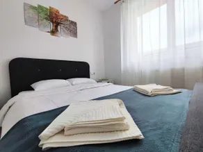 Quiet and Cozy 2 bedroom flat with free parking included - Image 3