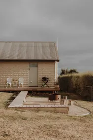 Quaint and intimate 1-bed seaside cottage - Image 2