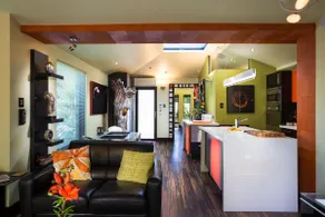 Stylish House in Hobart - Image 2