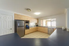 A Spacious 5BR Home | QLD Raceway - Image 4