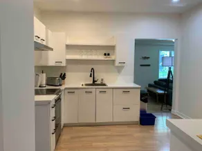 Private Apartment on Queen - Image 4