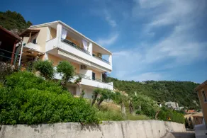 Alexandras On The Beach and Pool apt - Image 3