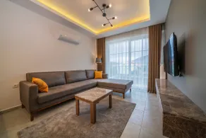 Midpoint Suites - Deluxe Suite 105 - Image 5