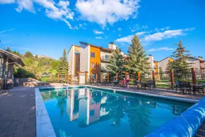 Hillside Haven - King bed/Heated Pool/Mtn Views - Image 3