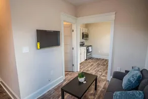 Beautiful Guest House on New Built Home Near Downt - Image 4