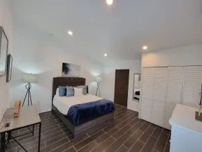 Newly Renovated Centrally Located 1Bd Luxury Condo - Image 4