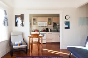 Beautiful Victorian Home - 1 Bedroom Apartment - Image 2