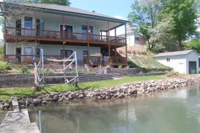 Rare Find! 140' Lake Frontage w dock & boat hoist - Image 5