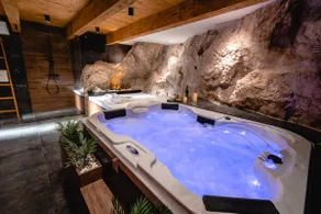 Botun Luxury Apartment - Image 3