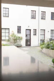 Charming and quiet apartment with balcony - Image 3
