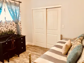 Private Guest Room with Private Entrance & Bath - Image 4