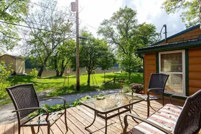 Retro River Retreat - Image 4