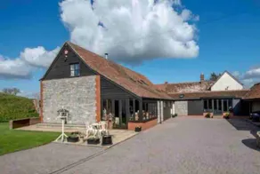 Barn Conversion with Pool & 9 Hole P&P Golf Course - Image 3